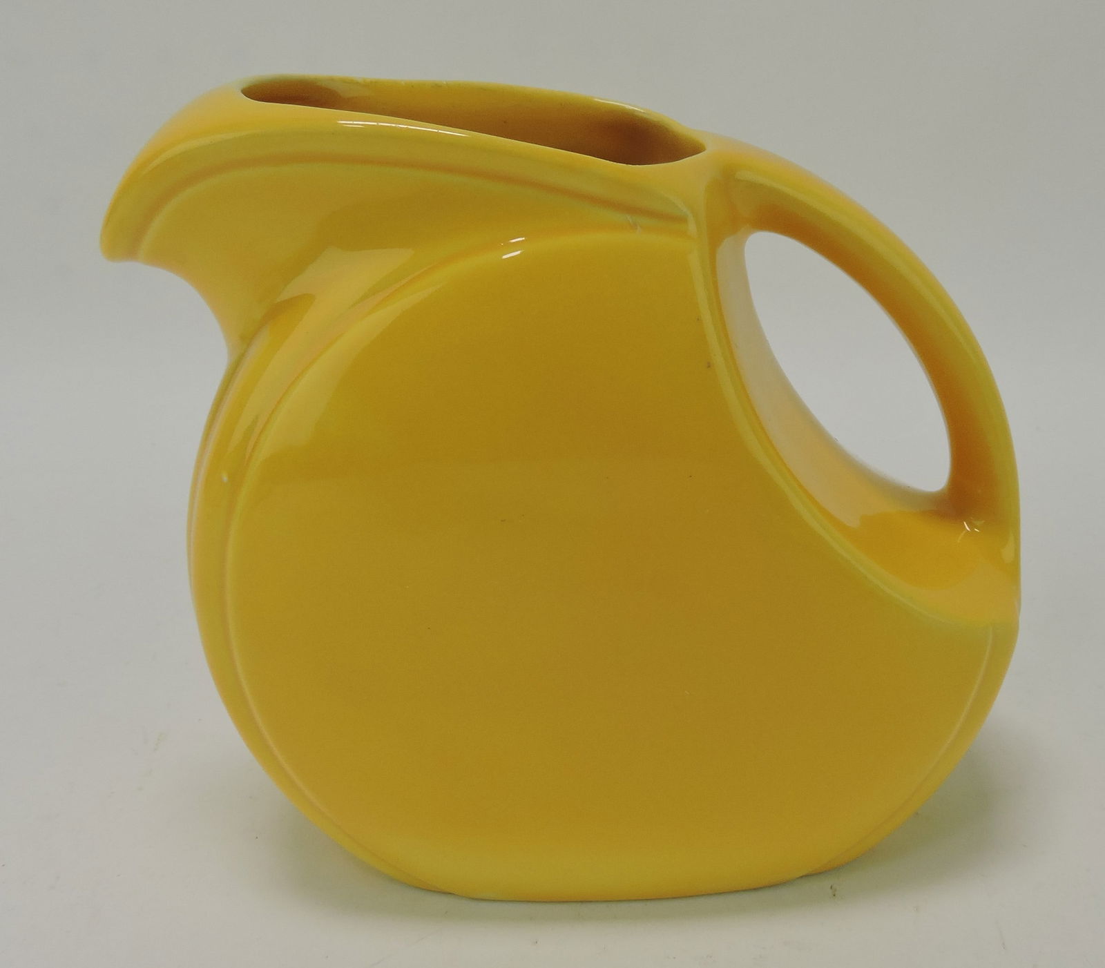 Riviera juice pitcher, yellow (1 of 1)