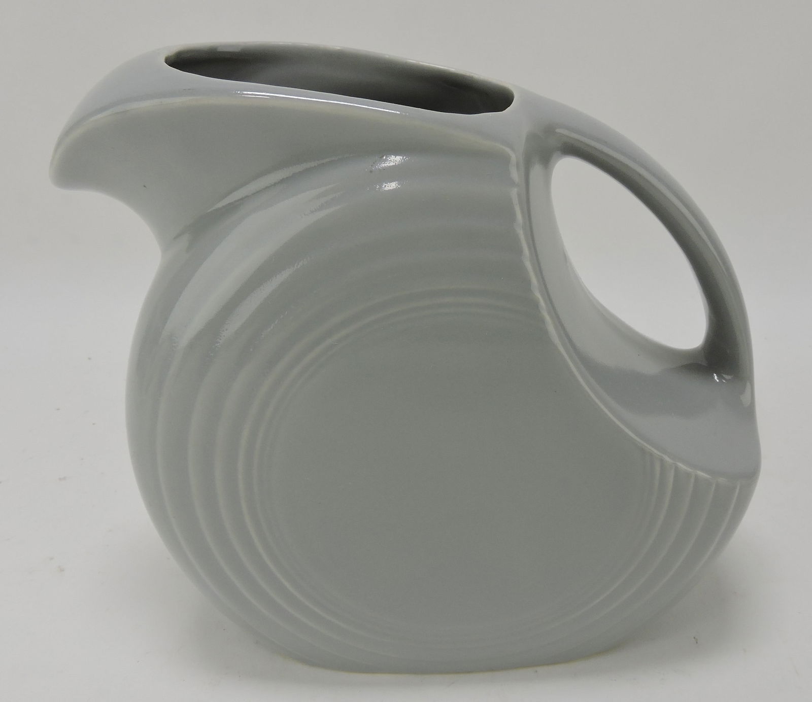 Fiesta disc water pitcher, gray (1 of 1)
