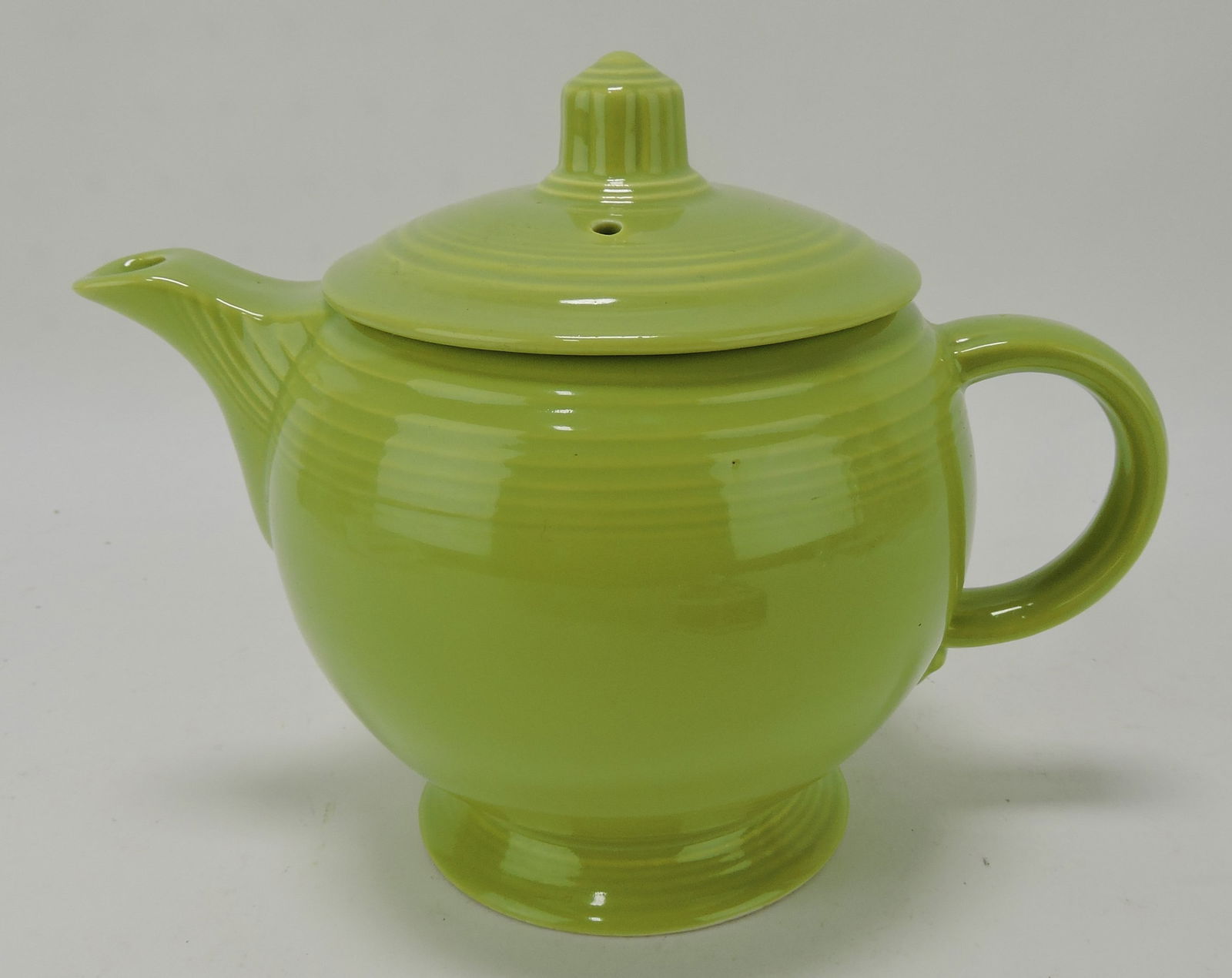 Fiesta teapot, chartreuse (1 of 1)