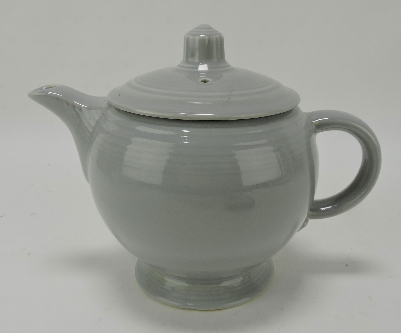 Fiesta teapot, gray (1 of 1)