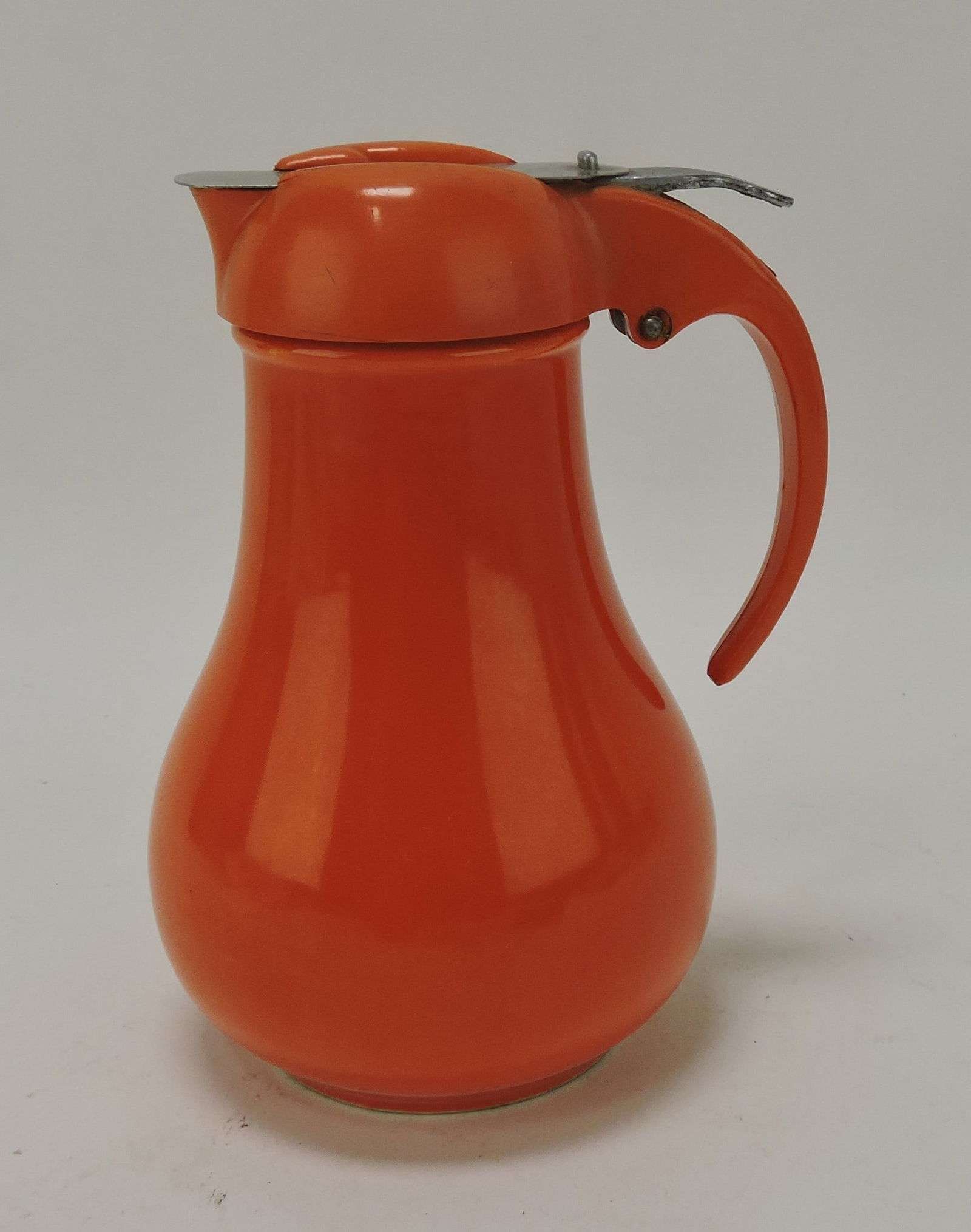 Fiesta syrup pitcher, red (1 of 1)