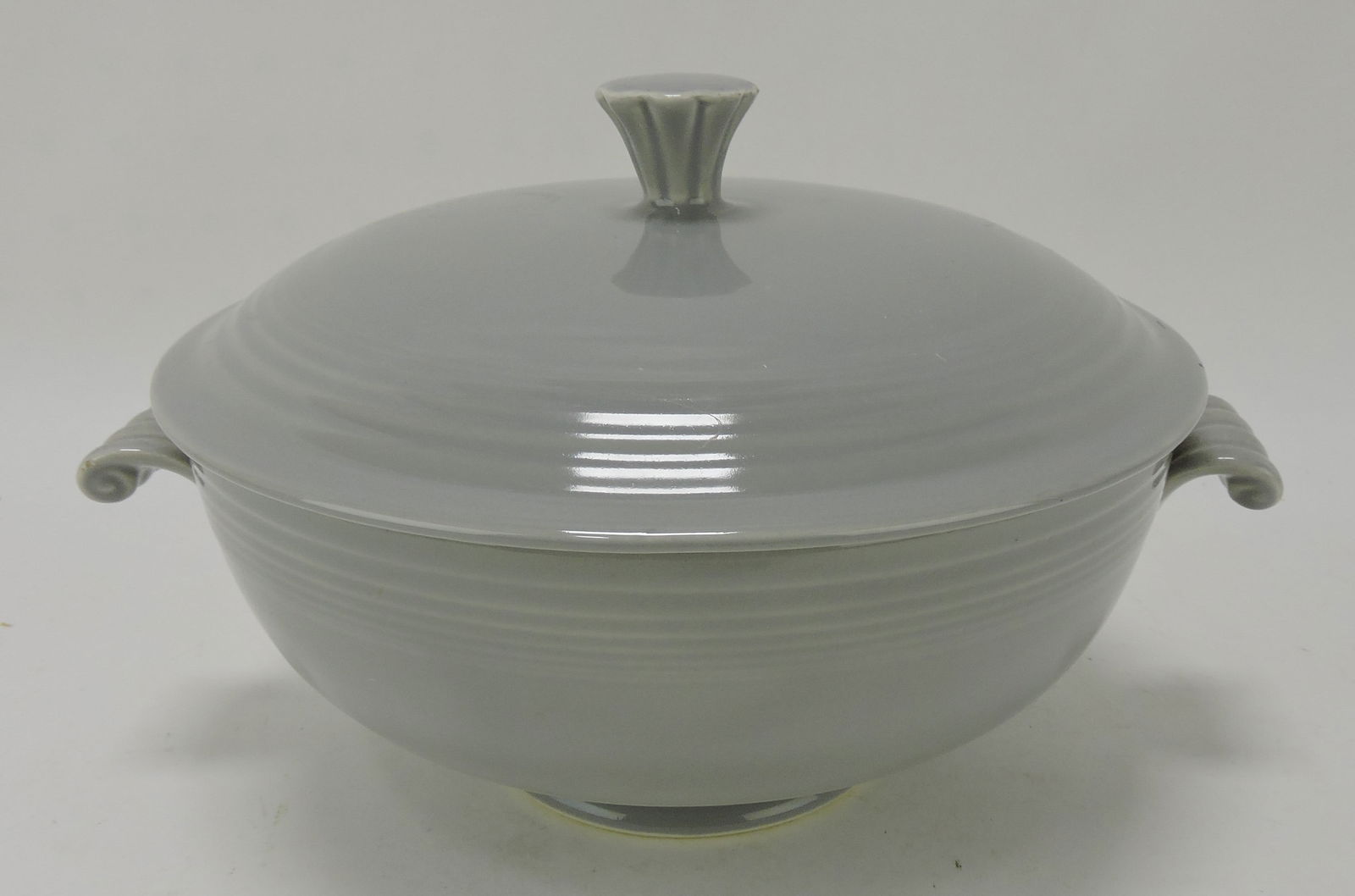 Fiesta casserole, gray, minor nick to (1 of 1)