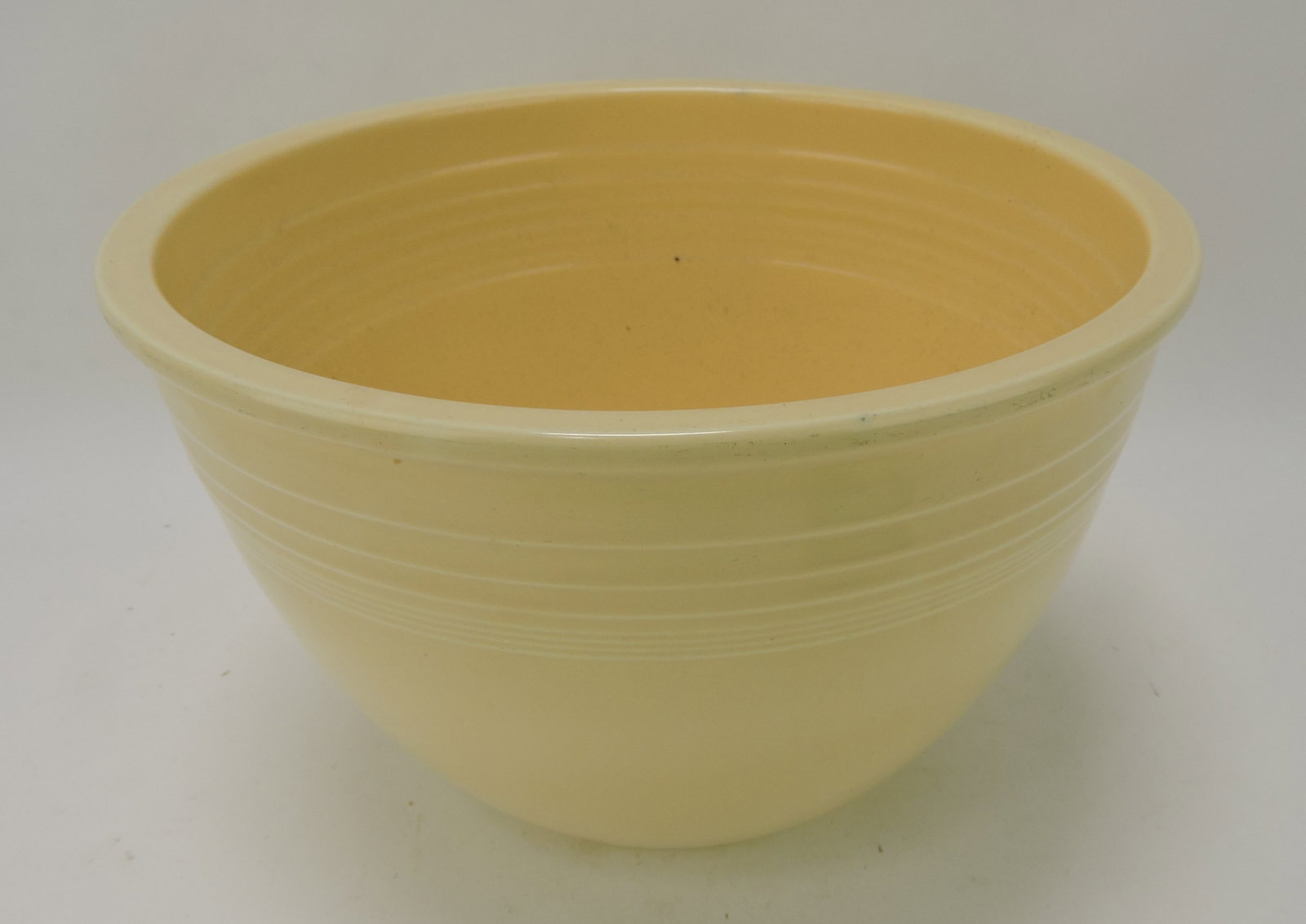 Fiesta #7 mixing bowl, ivory, imperfections: .
