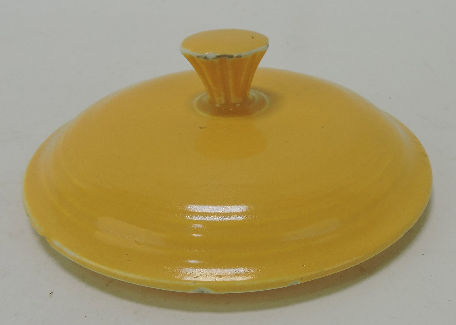 Fiesta covered onion soup, yellow,: nicks to finial and rim