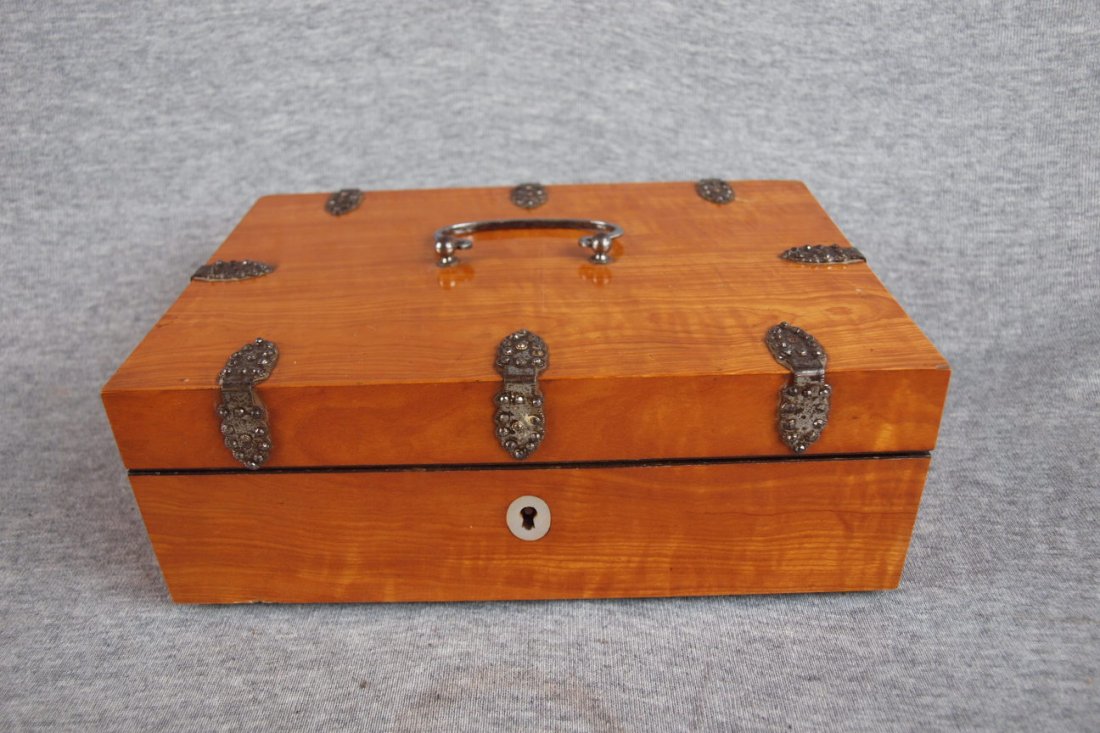 Early Palace Royale sewingkit in satin wood box, f: Early Palace Royale sewingkit in satin wood box, fitted interior with MOP thimble and utensils, silver topped jars and more, 25 pieces