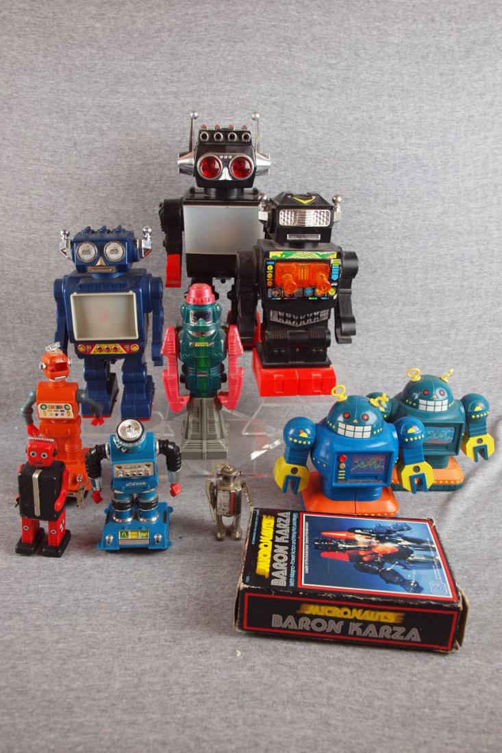 Lot of 11 toy robots, various condition : Lot of 11 toy robots, various condition