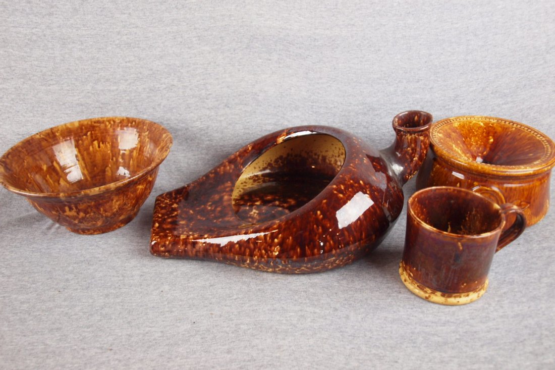 Bennington lot of 4 items - bowl (chip), bed pan : Bennington lot of 4 items - bowl (chip), bed pan (nicks), mug and spittoon