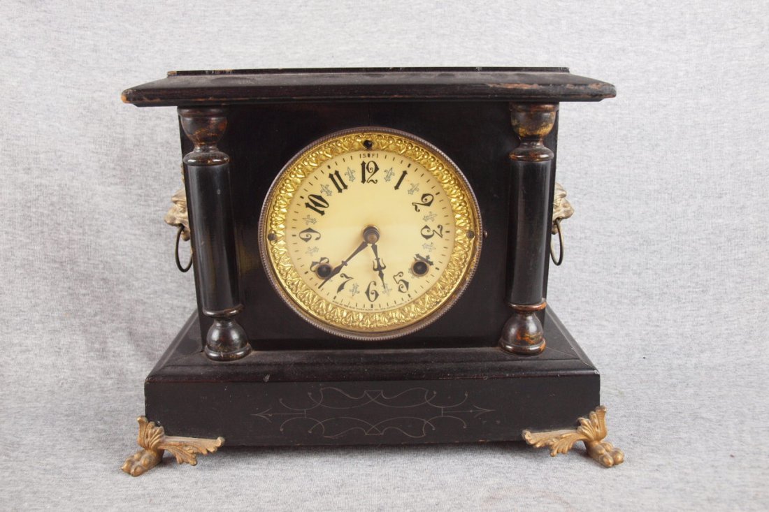New Haven black mantle clock: New Haven black mantle clock