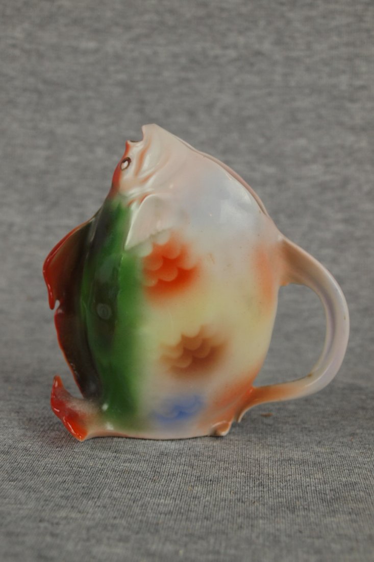 Royal Bayreuth perch figural creamer, 4" : Royal Bayreuth perch figural creamer, 4"