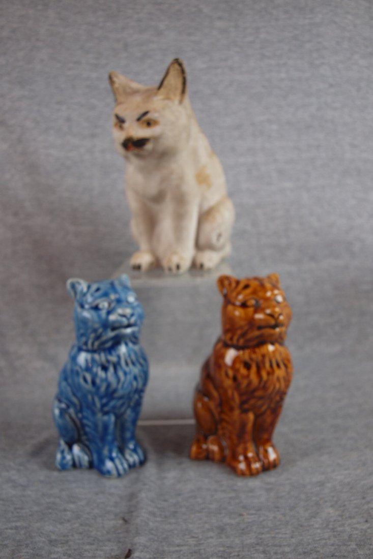Ceramic still bank lot of 3 cats, chip to leg of: Ceramic still bank lot of 3 cats, chip to leg of chalkware one