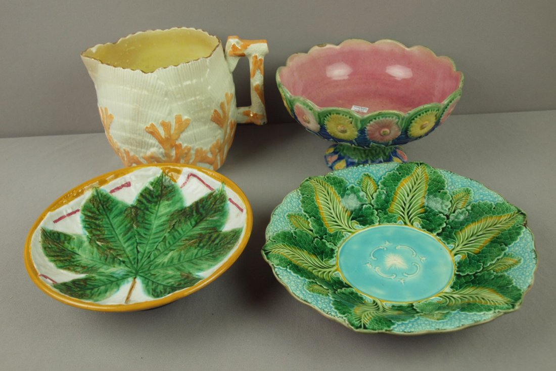 Majolica lot of 4 pieces - GEORGE JONES chestnut : Majolica lot of 4 pieces - GEORGE JONES chestnut and napkin compote, WEDGWOOD cauliflower bowl and ETRUSCAN albino shell & seaweed pitcher and cobalt daisy compote, various condition
