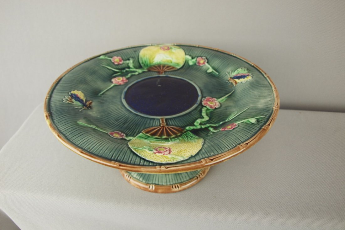 Majolica stork and fan cake stand, 8 1/2"d, 4"h : Majolica stork and fan cake stand, 8 1/2"d, 4"h