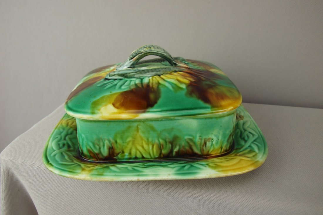 Majolica mottled sardine box with attached undert: Majolica mottled sardine box with attached undertray, 8"w