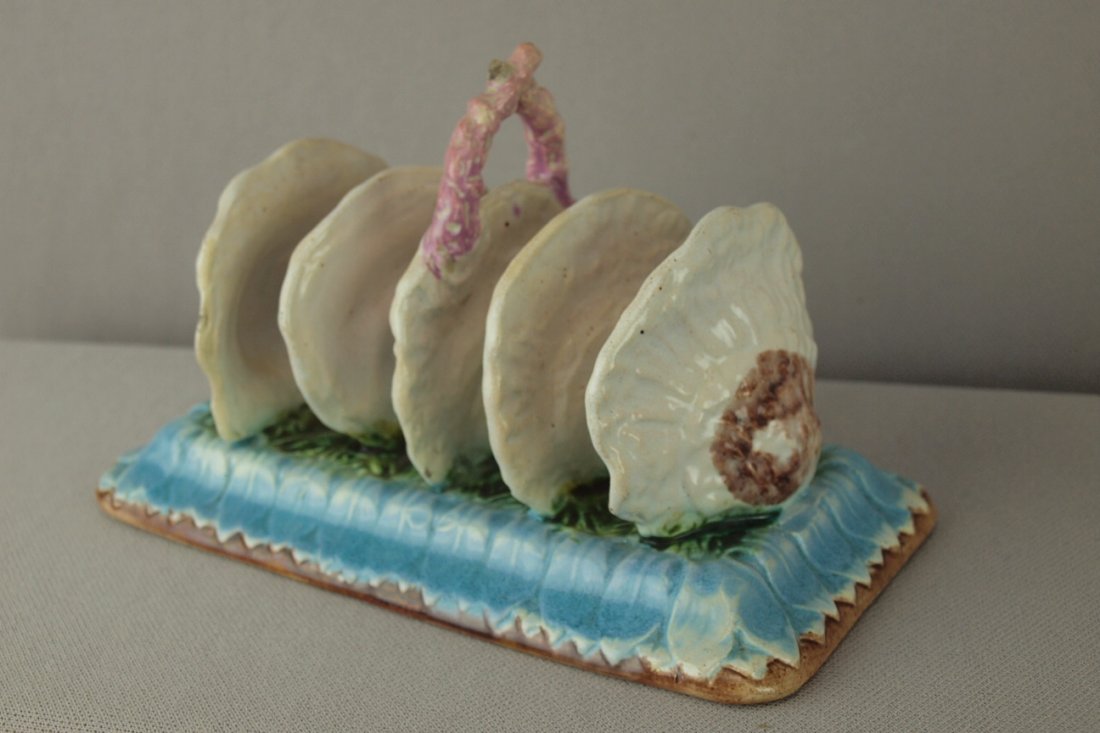 JRL majolica shell and coral toast rack, nick to : JRL majolica shell and coral toast rack, nick to handle, 7"