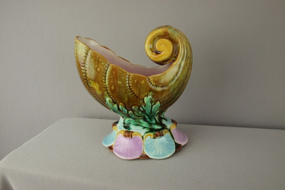 Majolica figural shell spoon warmer, 7"h : Majolica figural shell spoon warmer, 7"h