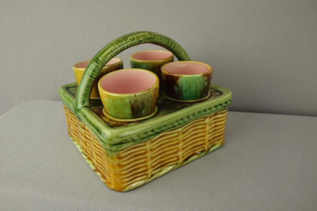 Majolica egg cup basket with 4 egg cups, hairline: Majolica egg cup basket with 4 egg cups, hairline to one