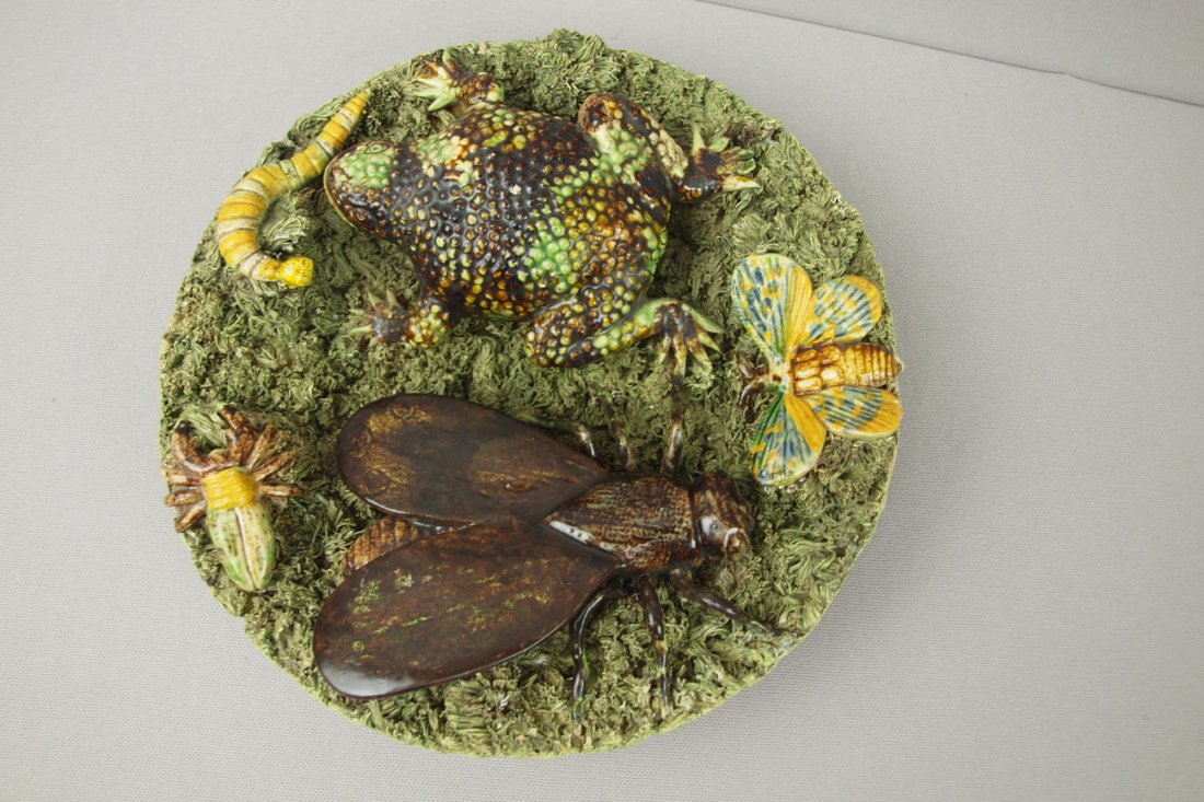 Portugal Jose Cunha Palissy majolica round plaque: Portugal Jose Cunha Palissy majolica round plaque with large toad and fly on heavy grass ground, very unusual form, 9 1/2", professional repair to fly's wings