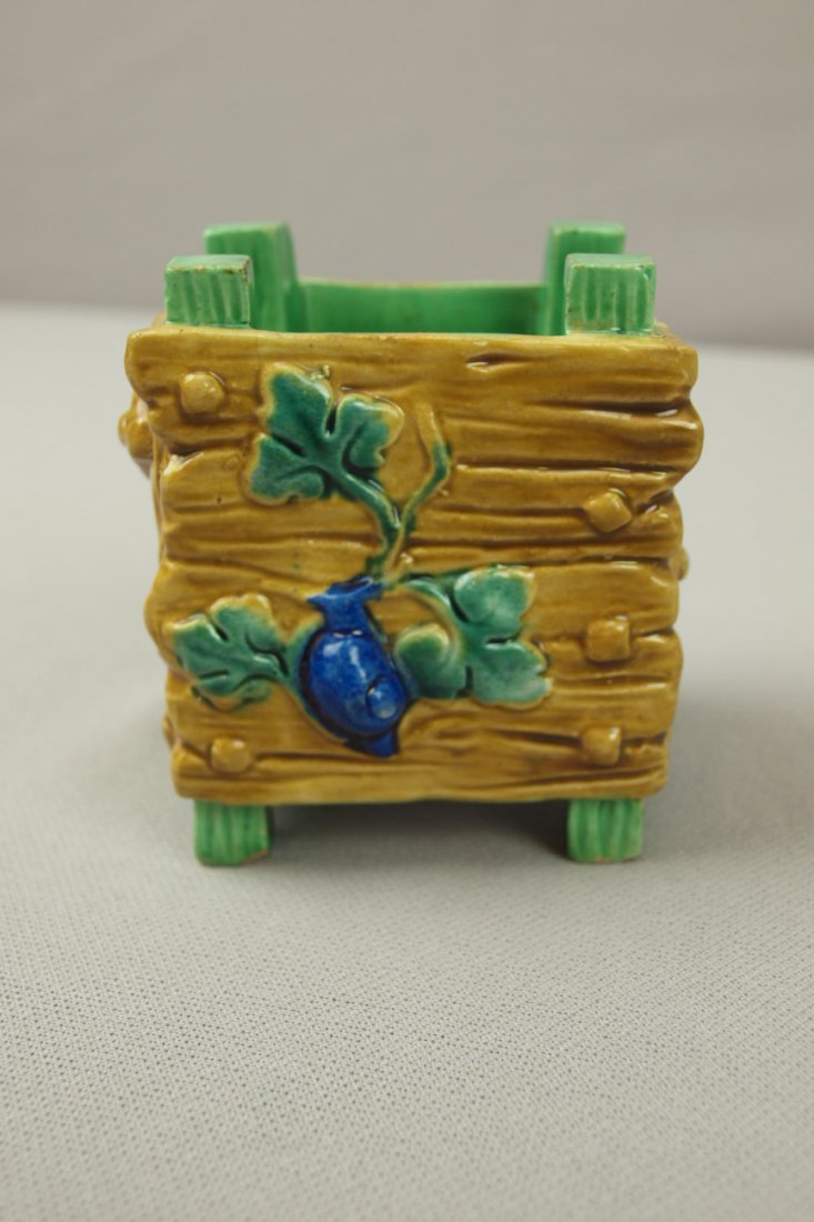 ROYAL WORCESTER crate toothpick holderm, 3" : ROYAL WORCESTER crate toothpick holderm, 3"