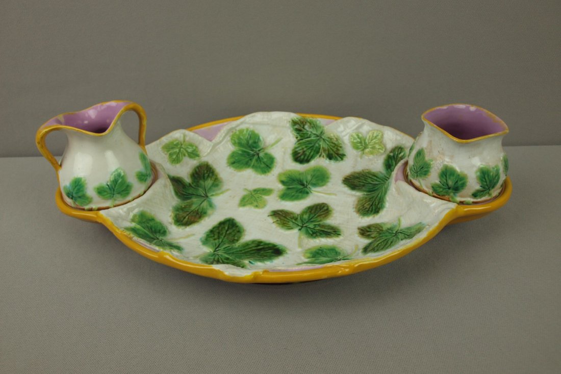 GEORGE JONES majolica napkin strawberry server wi: GEORGE JONES majolica napkin strawberry server with pink ground, 14"