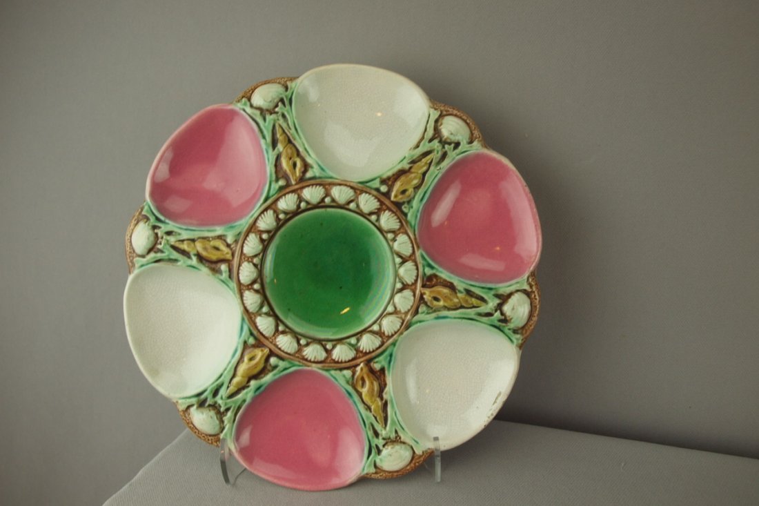 Majolica oyster plate with alternating pink and w: Majolica oyster plate with alternating pink and white wells, 9 1/2", minor hairline