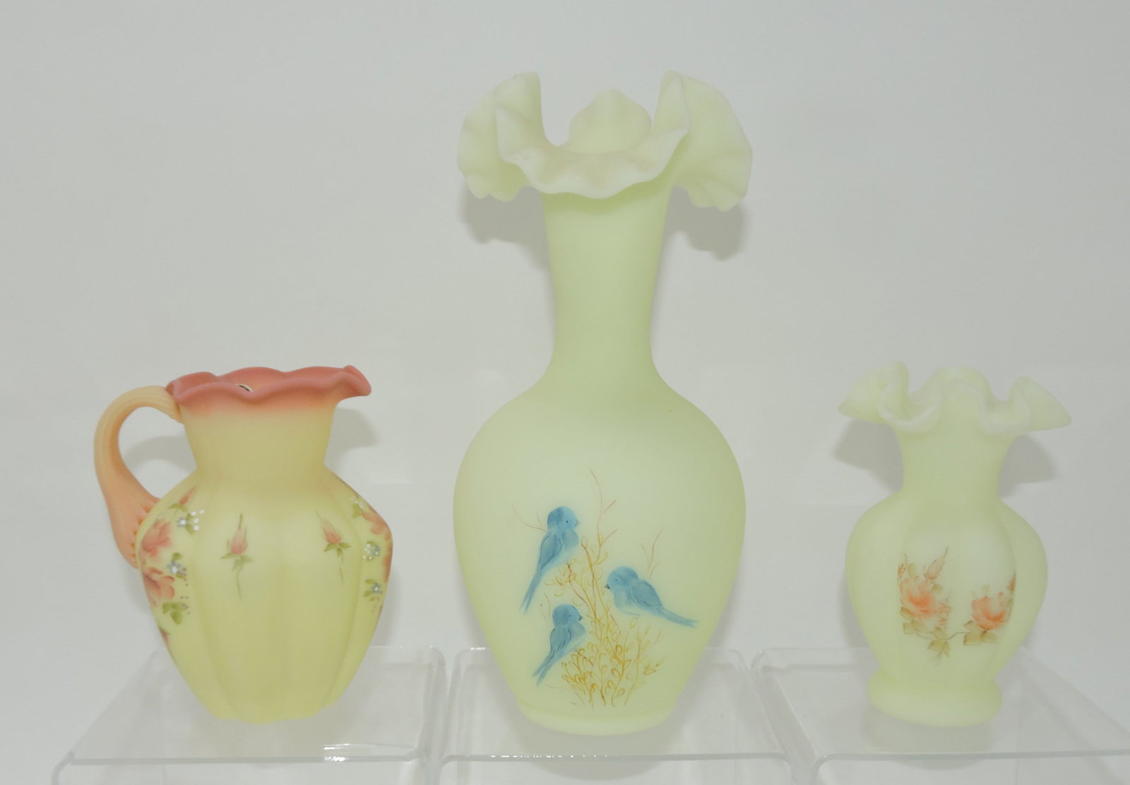 Fenton yellow custard and Burmese lot: of 3 pcs