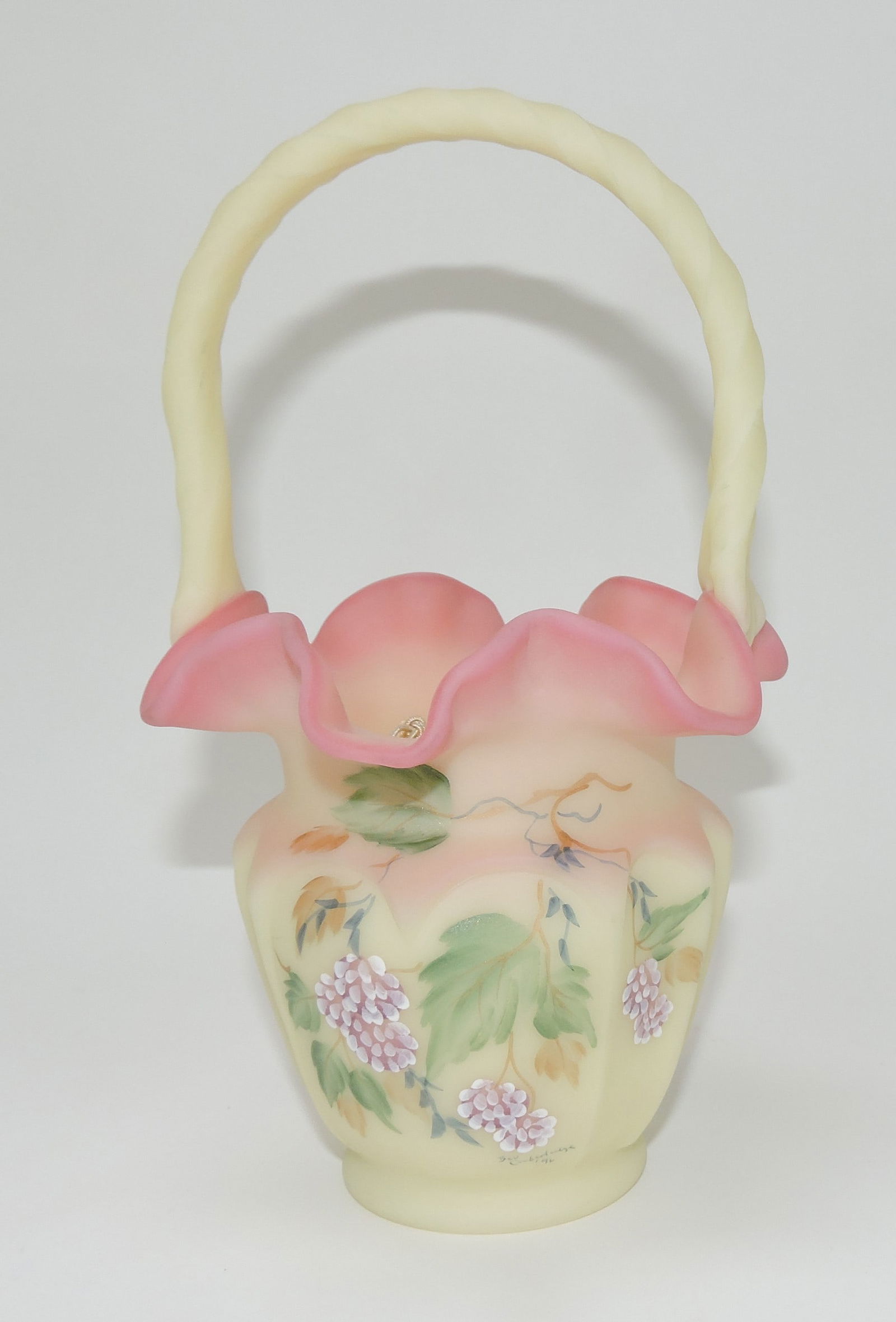 Fenton Burmese 8" basket (1 of 1)