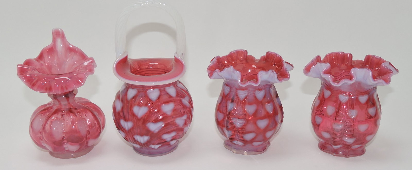 Fenton cranberry opalescent hearts lot of: 4 pcs, 4 to 7"