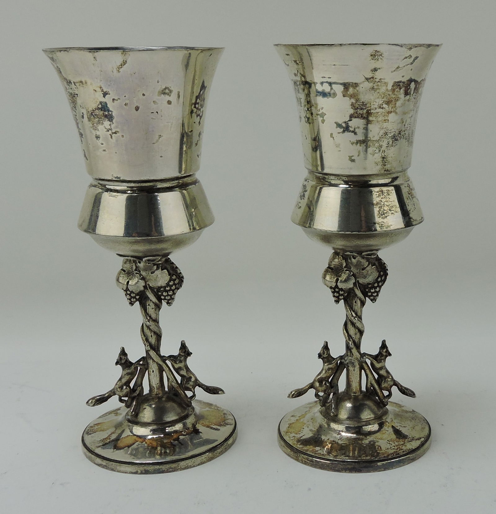 Meriden silver plate pair of wine goblets: with pair of fox and grapes on stem, 7 1/4"