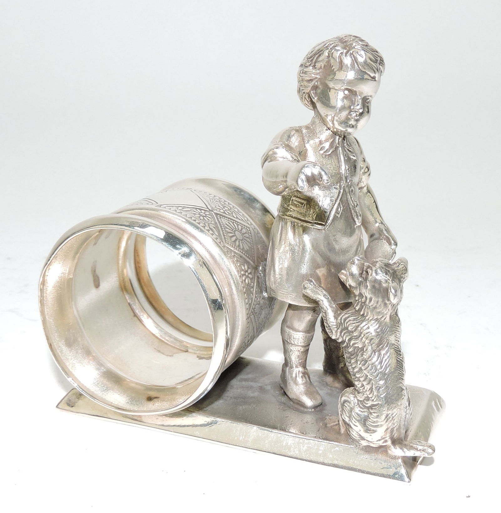Meriden silver plate figural napkin ring (1 of 1)
