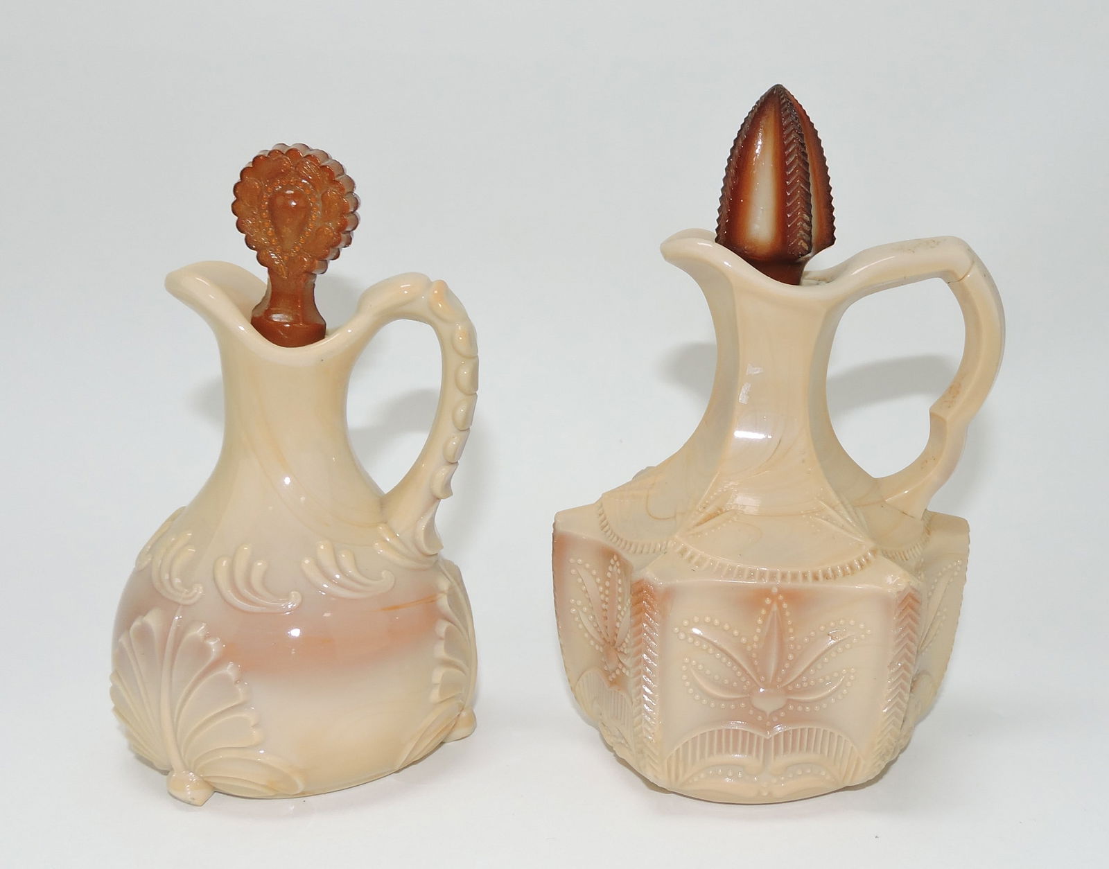 Greentown chocolate glass leaf bracket (1 of 1)