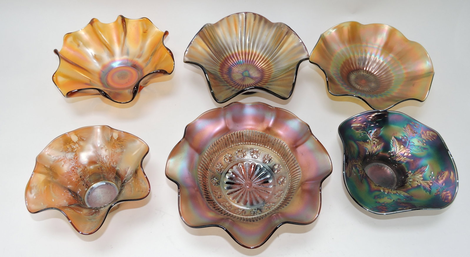 Carnival glass lot of 6 bowls: .