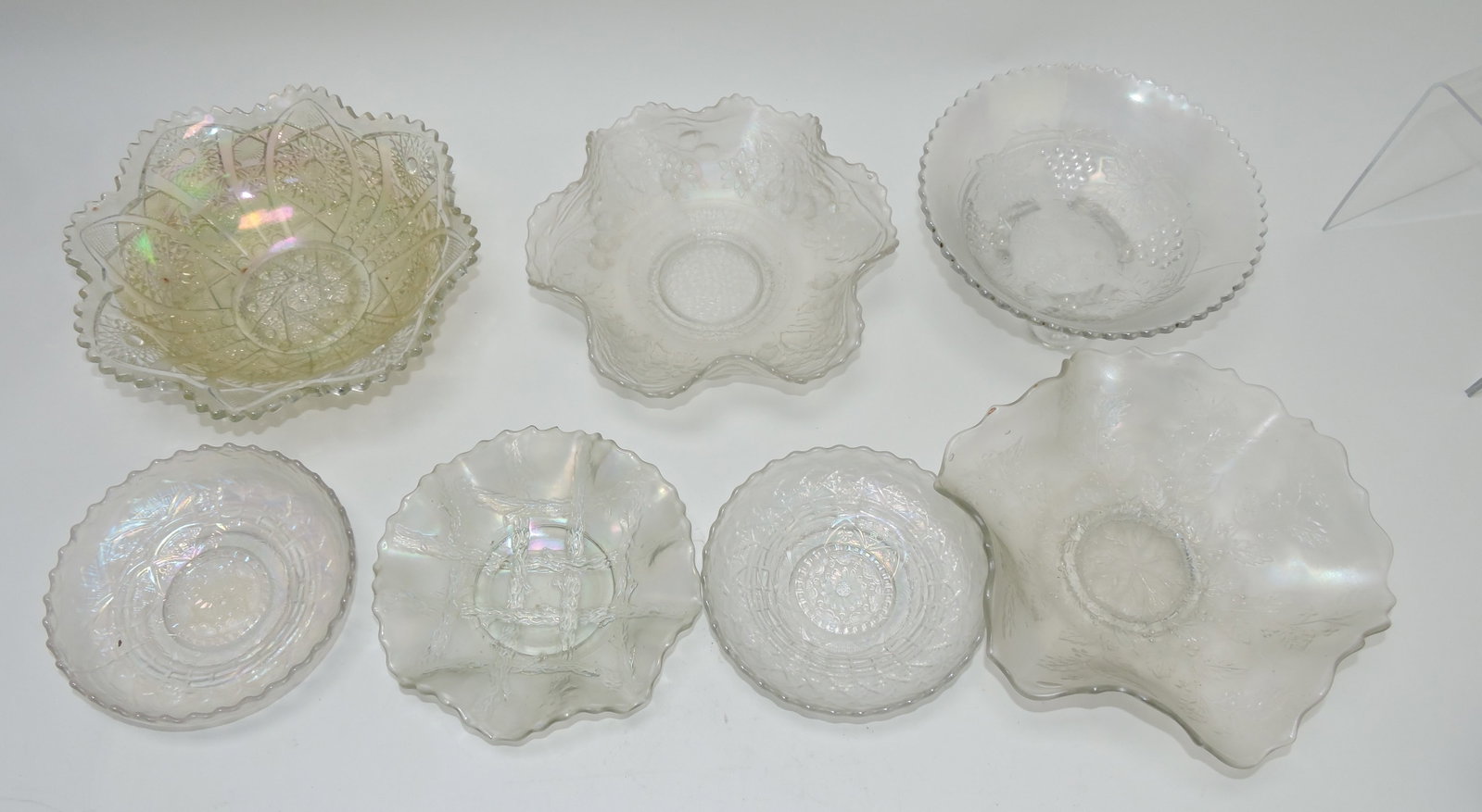 White carnival glass lot of 7 assorted bowls: .