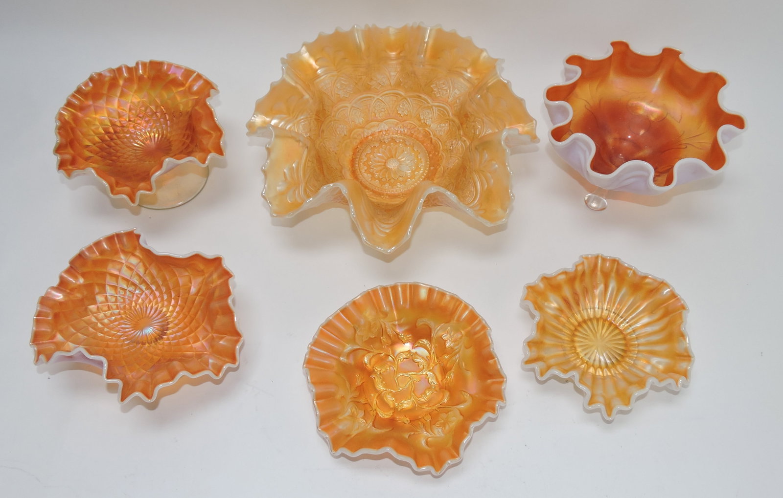 Carnival glass lot of 6 peach opalescent: bowls and pieces
