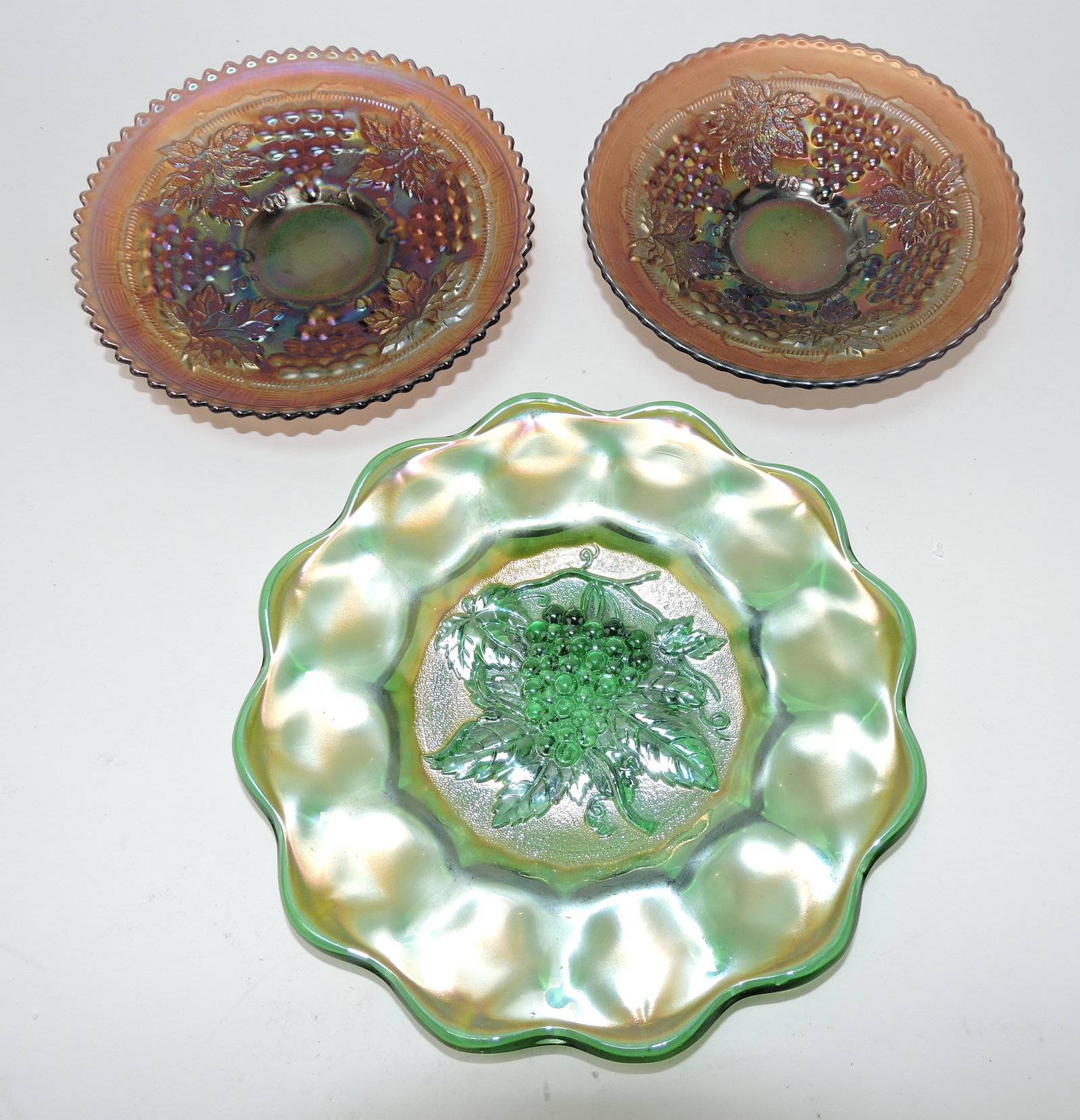 Carnival glass lot of 3 grape plates,: 1 - 8", 2 - 6"