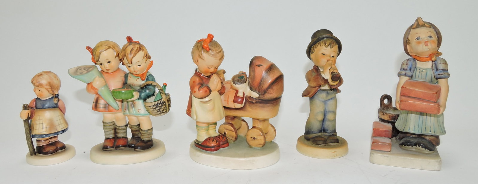 Hummel lot of 5 figures: #768, 52/0,: 67, Serenade, 305