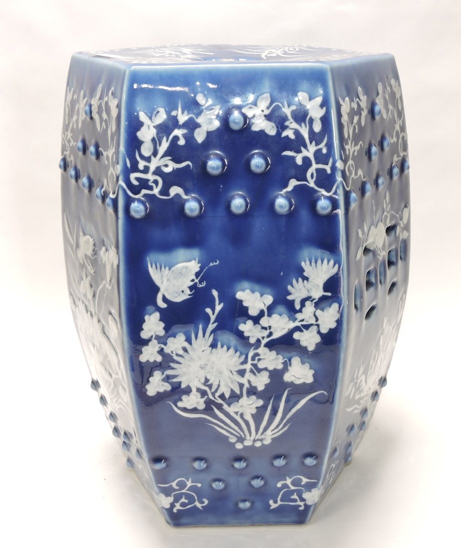 Chinese porcelain garden seat, hairline: 18 1/2"