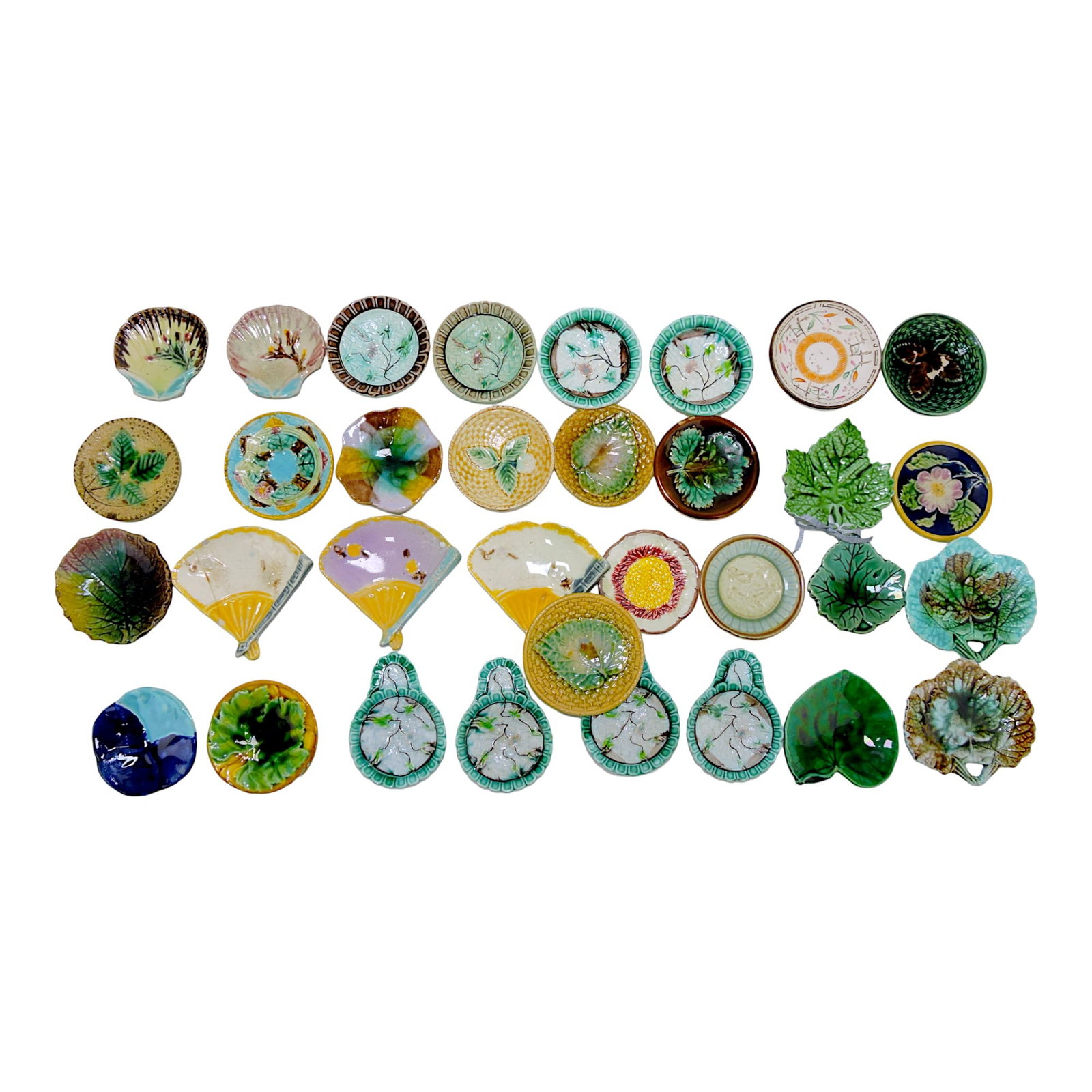 Majolica lot of 33 butter pats, various: condition