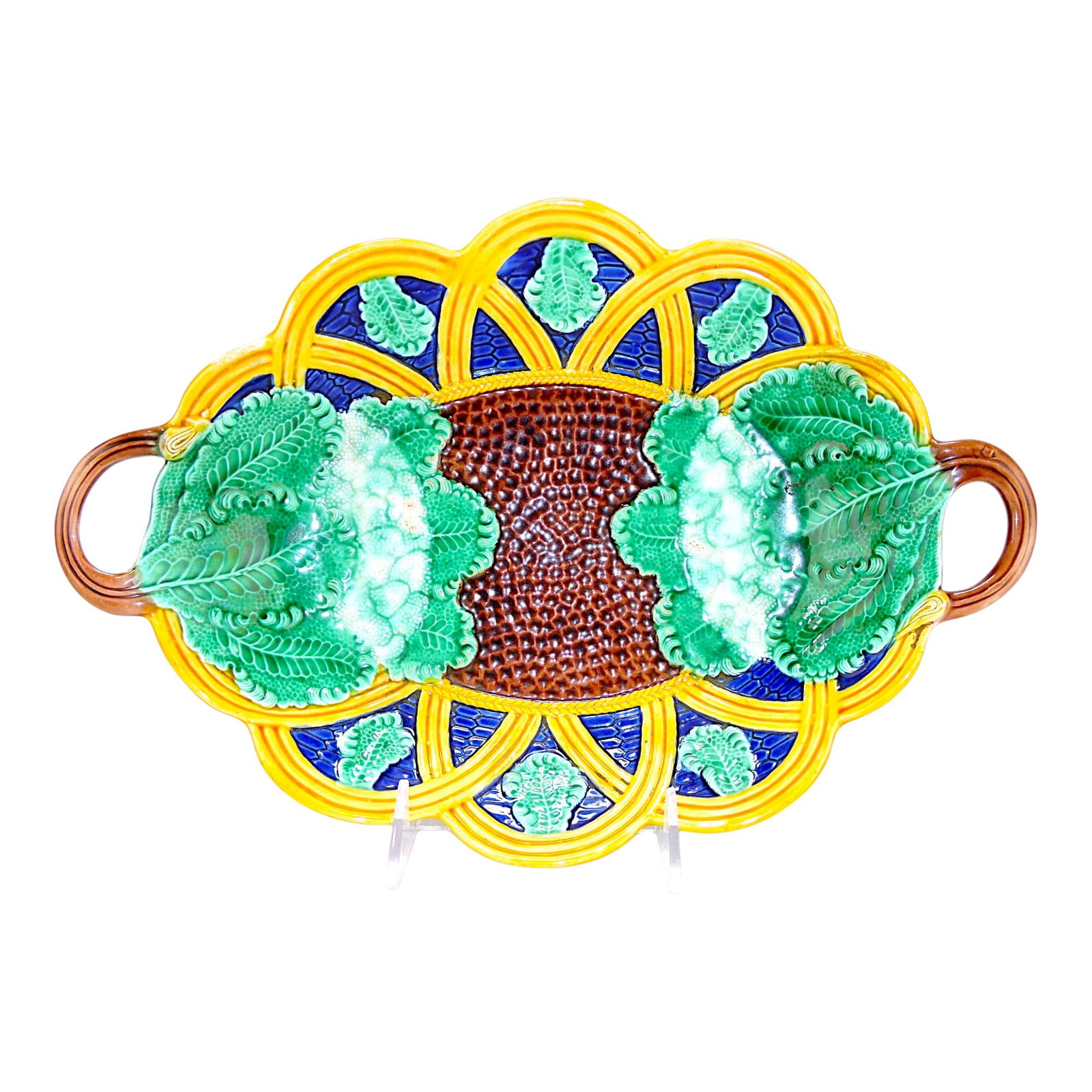 Wedgwood majolica cauliflower and: wicker tray, 12 1/2"