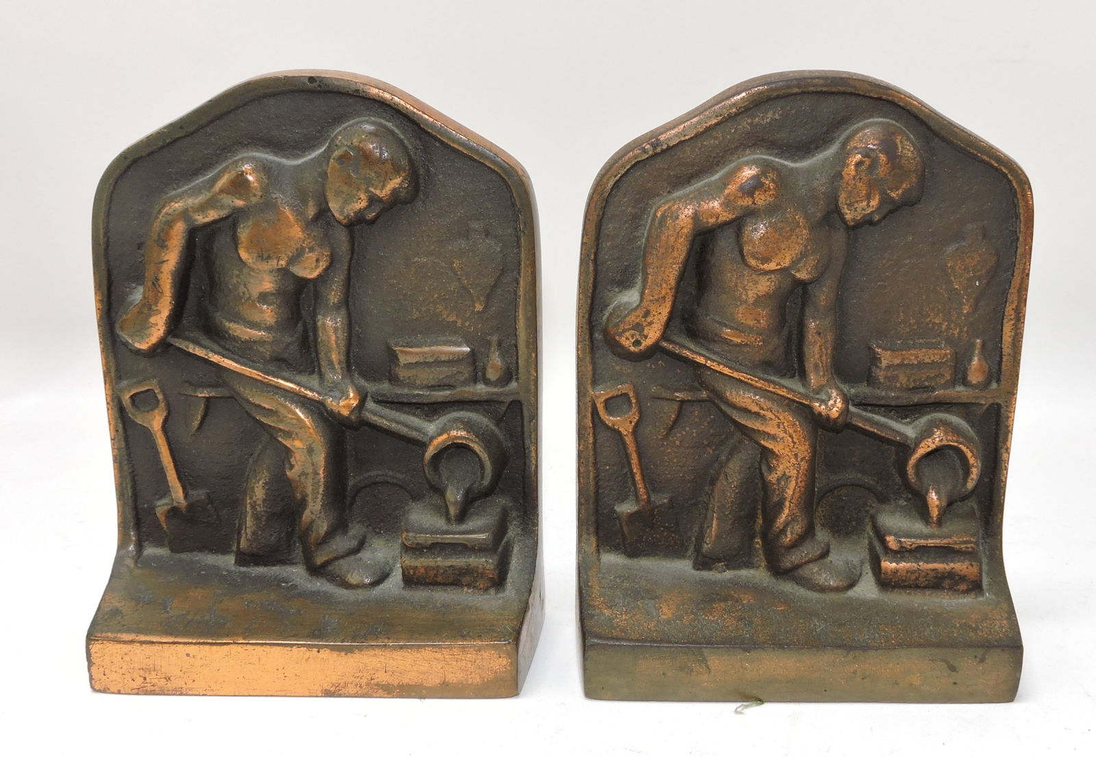 Cast iron pair of blacksmith bookends: .