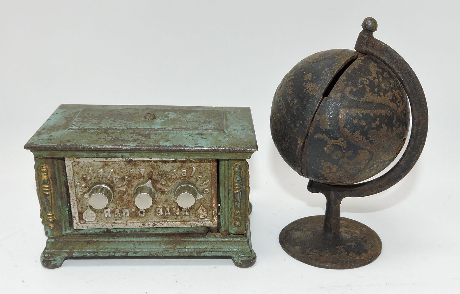 Cast iron radio and globe banks (1 of 1)