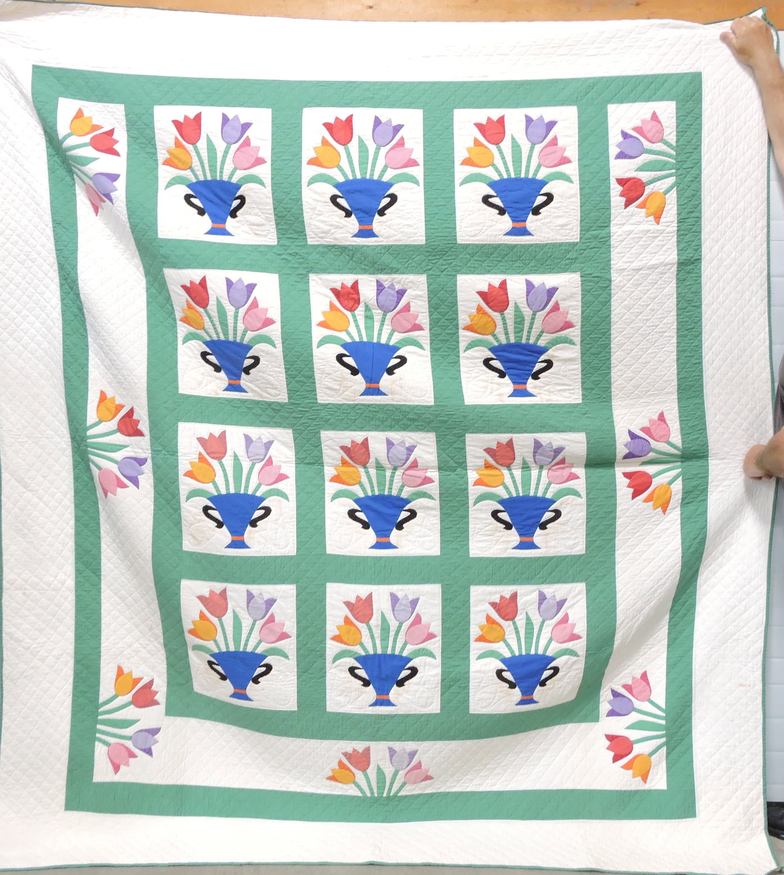 Antique quilt, tulips, 86"x98", minor: staining