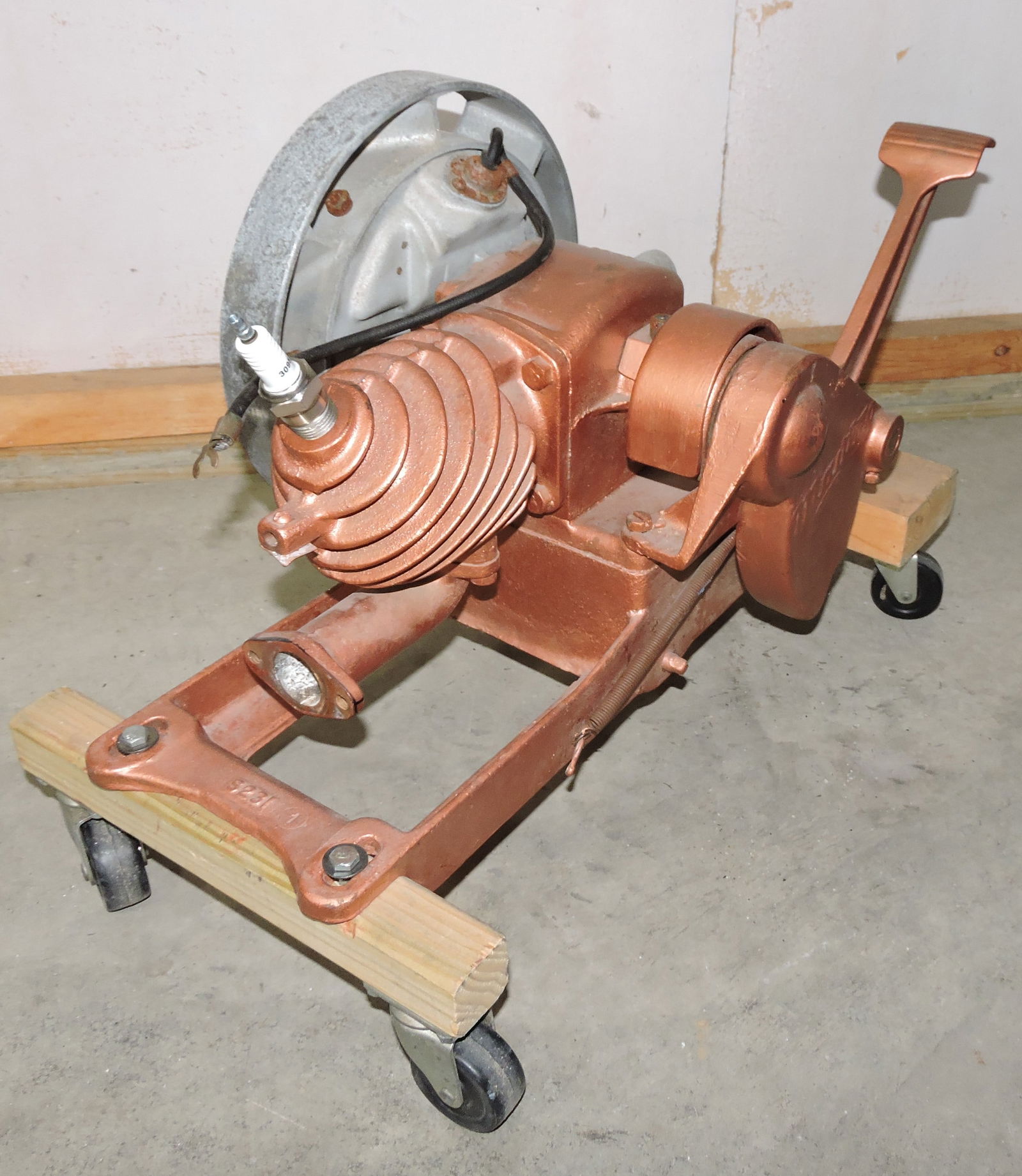 Single cylinder hit/miss engine (1 of 3)