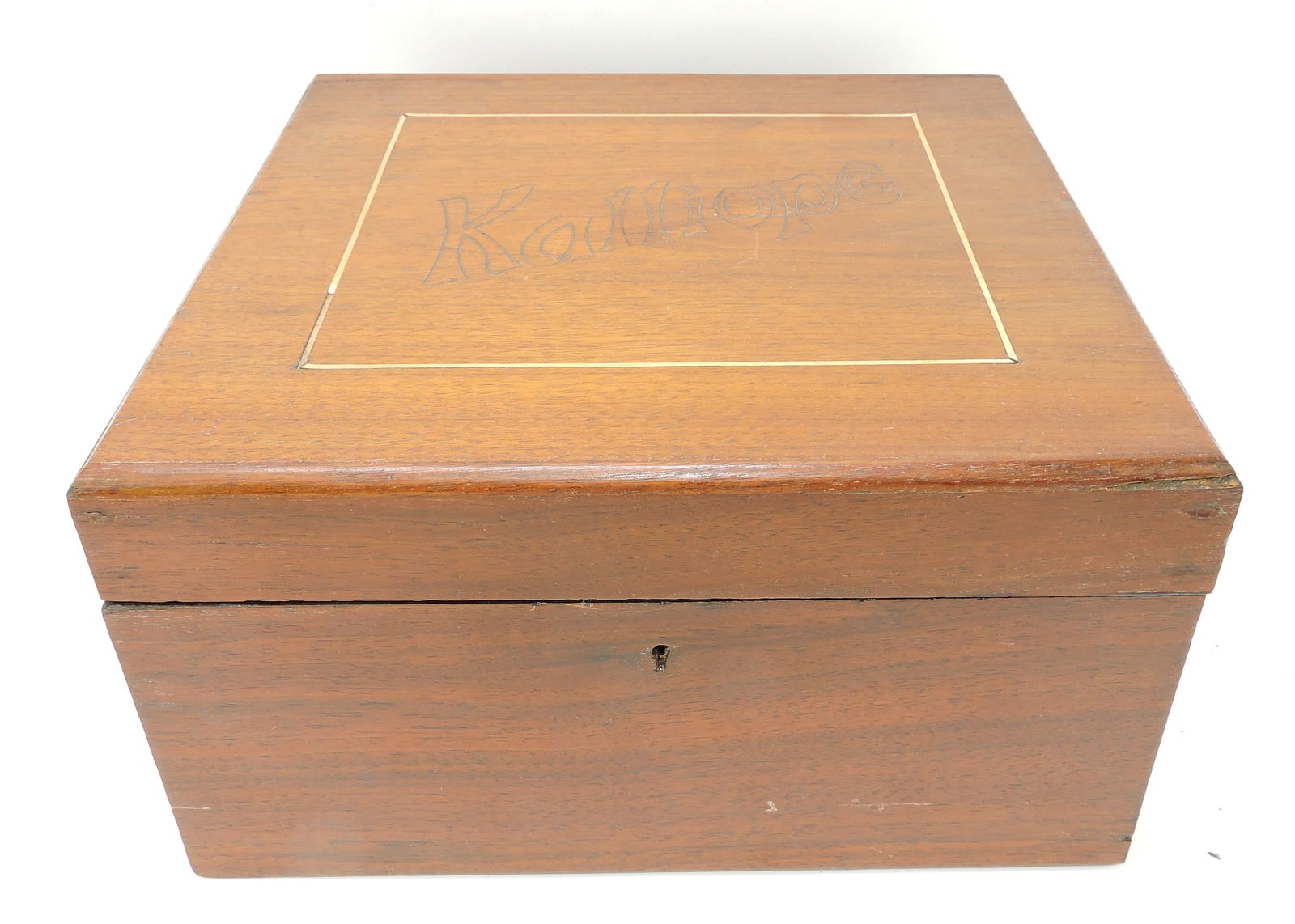 Kalliope tabletop music box with (1 of 4)