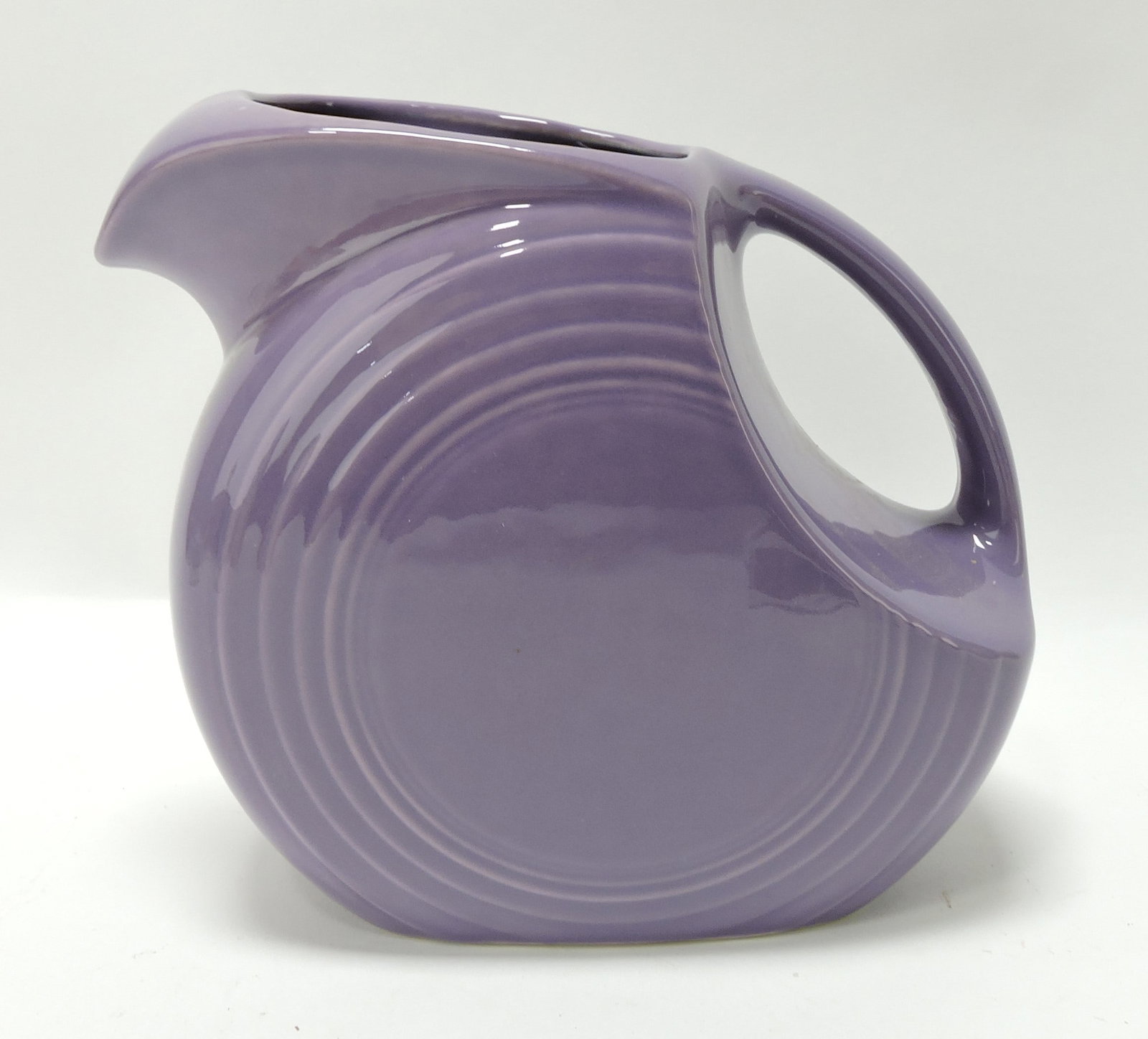 Fiesta Post 86 disc water pitcher, lilac: .