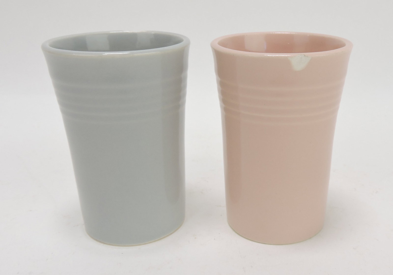 Fiesta juice tumbler, gray & pink, chips: .