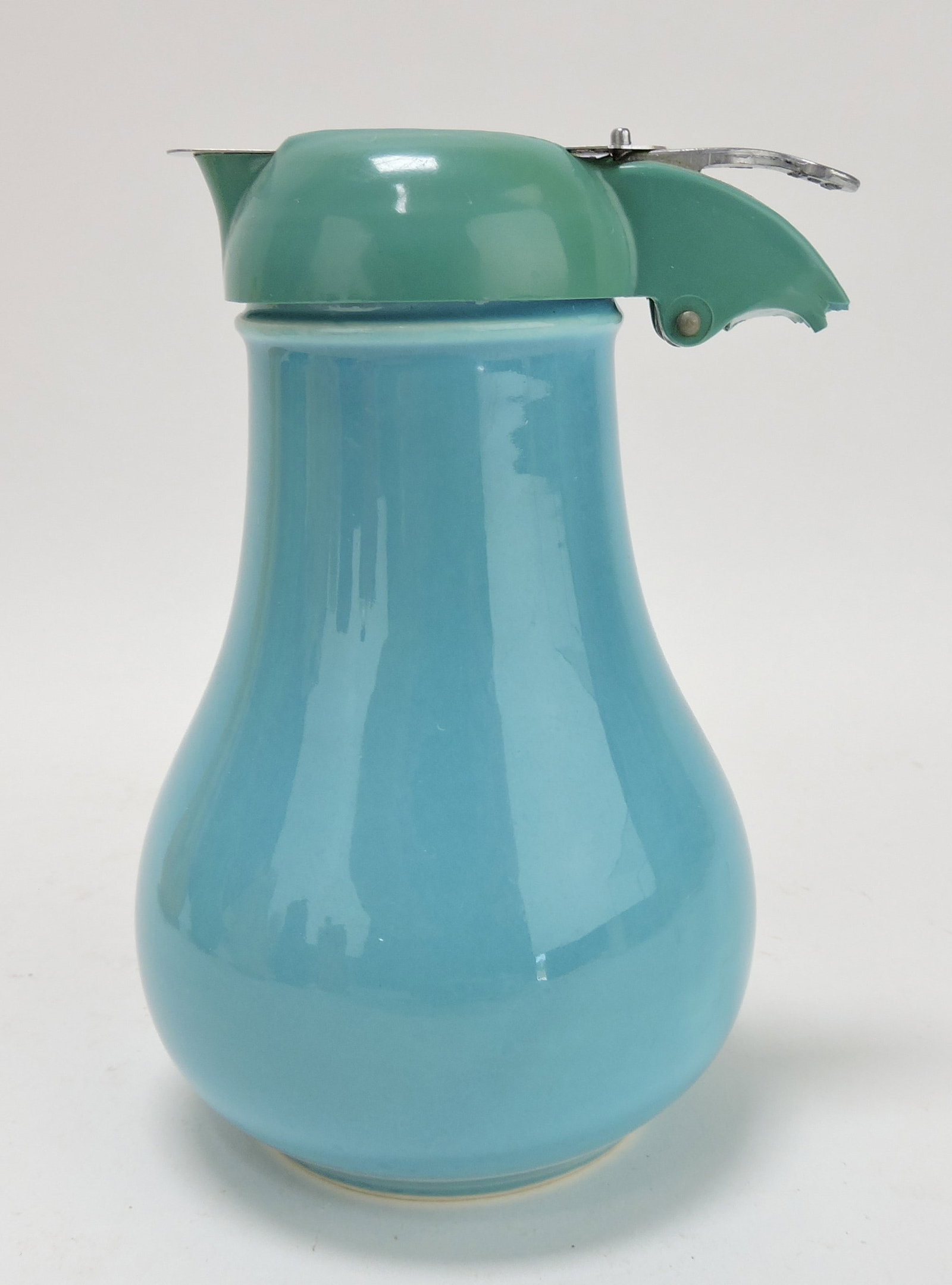 Fiesta syrup pitcher, turquoise, broken top (1 of 1)