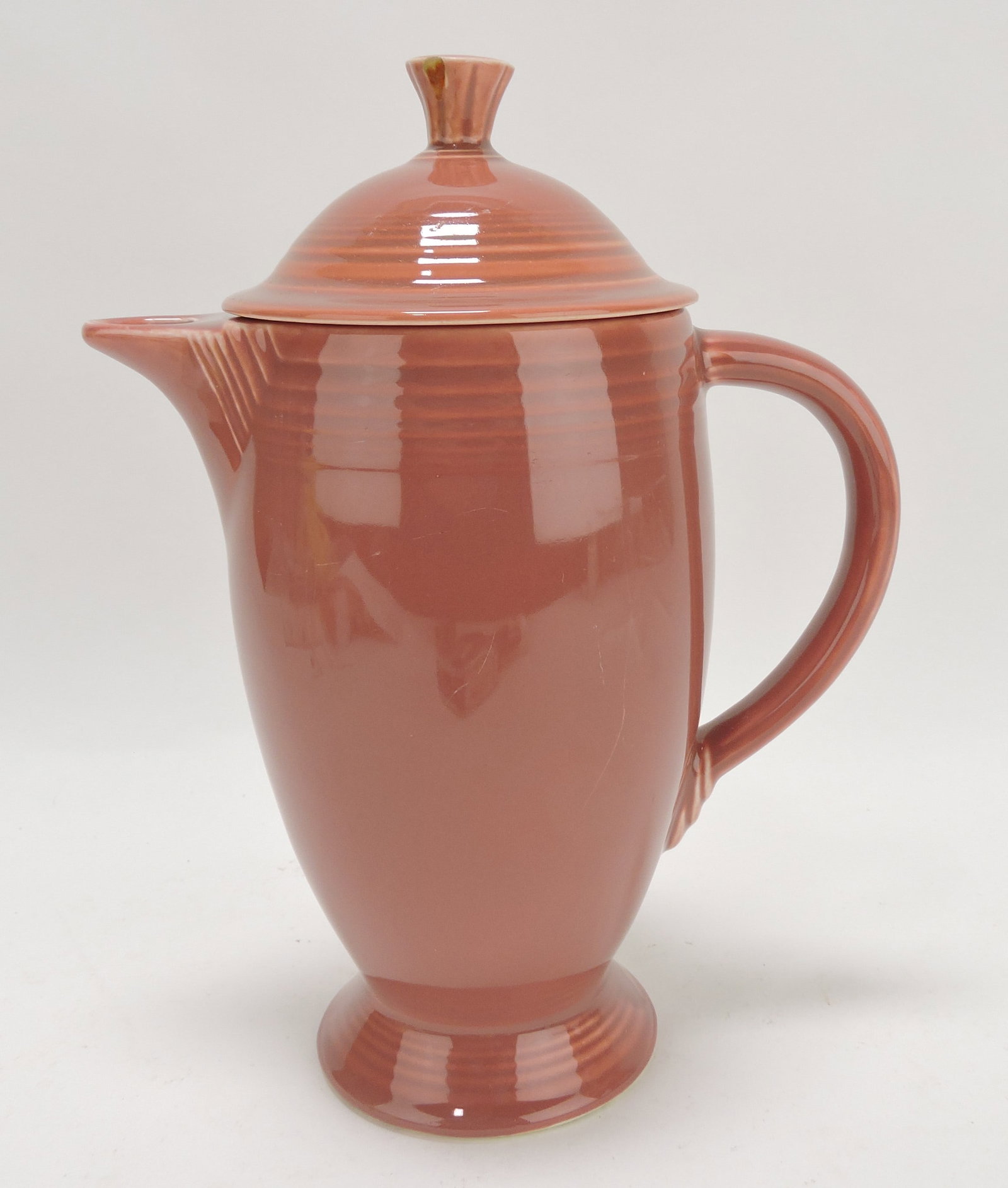 Fiesta coffee pot, rose, nicks to finial (1 of 1)