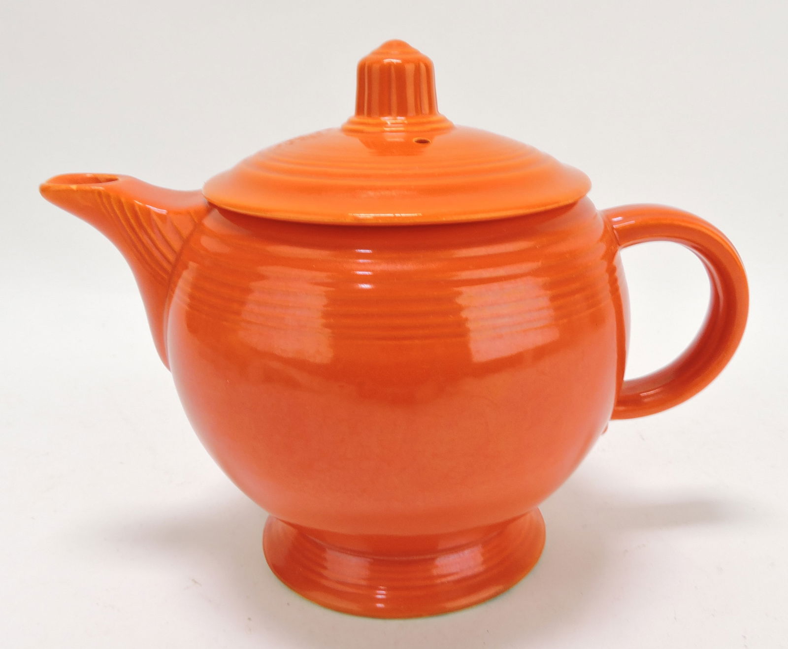 Fiesta medium teapot, red, nick (1 of 1)