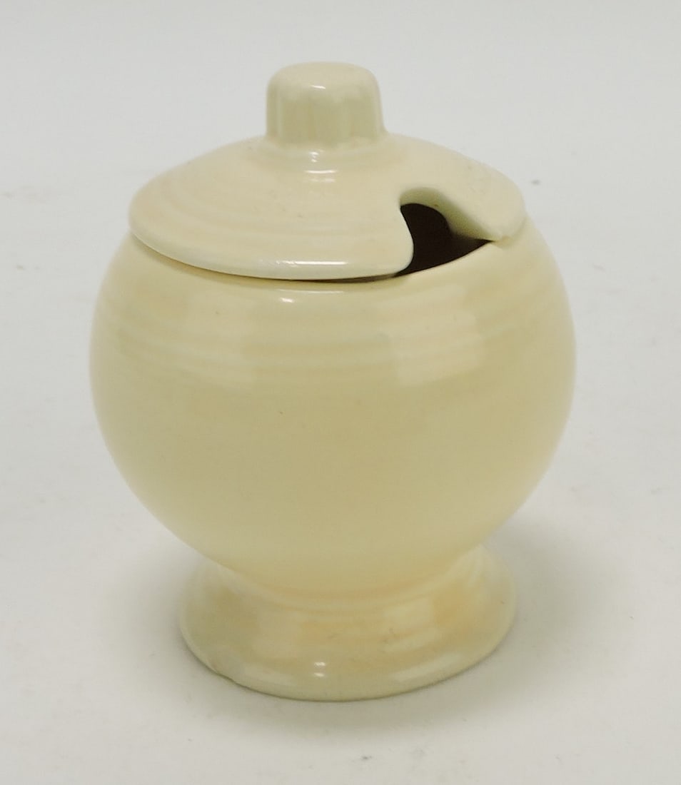 Fiesta mustard, ivory, nick to base foot rim (1 of 1)