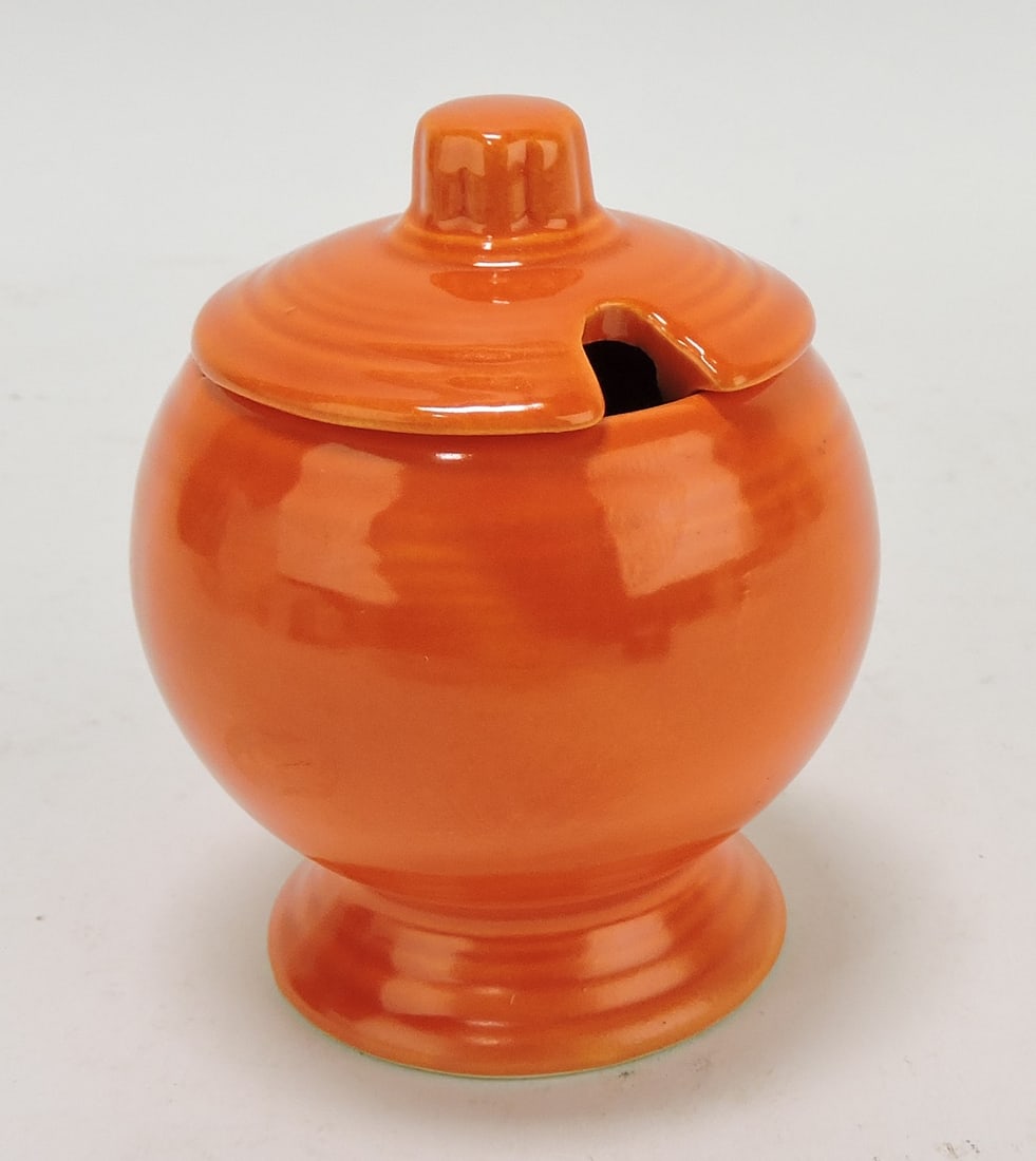 Fiesta mustard, red, nick to lid rim (1 of 1)